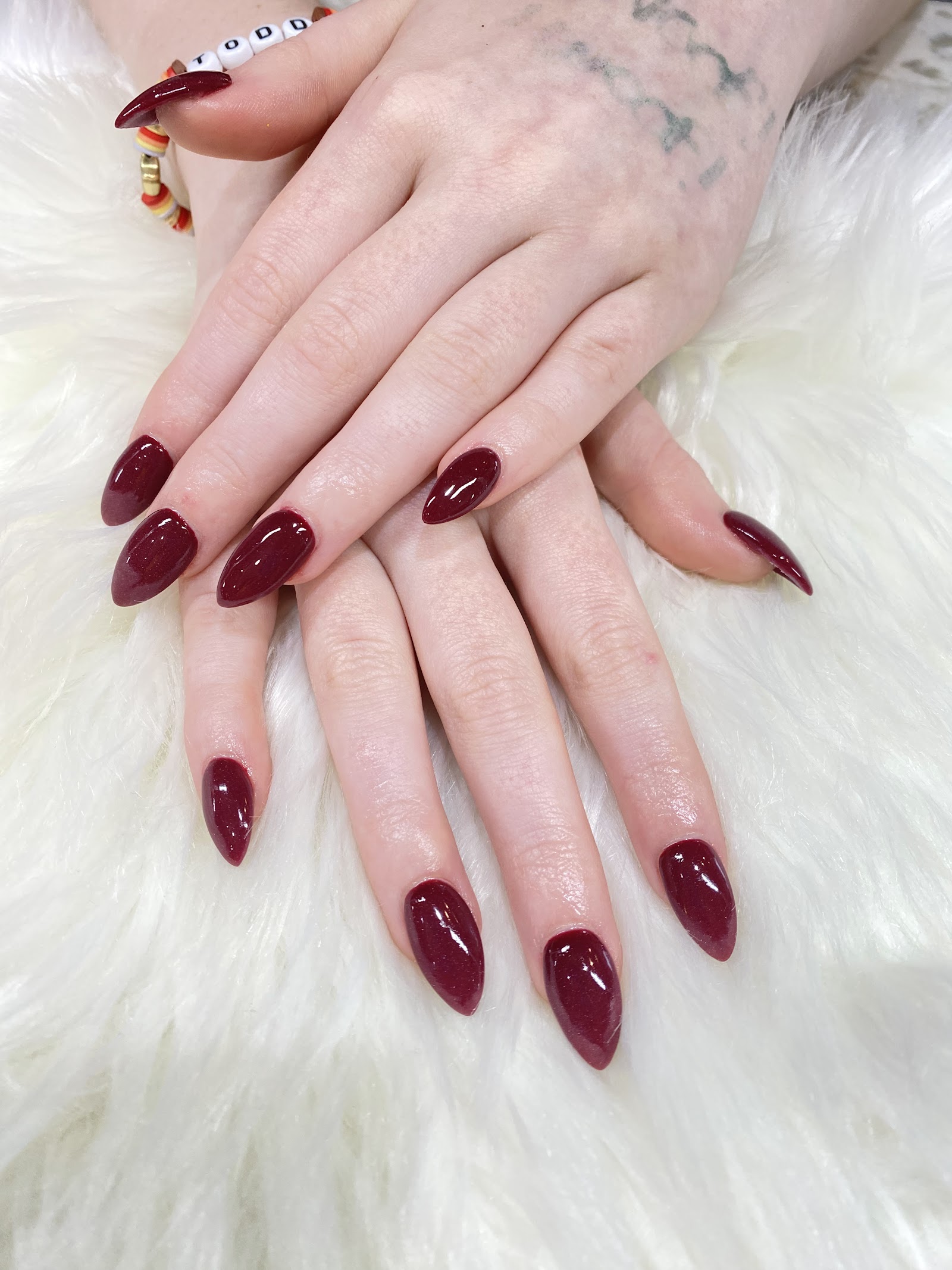 THREE SISTERS NAILS & SPA logo